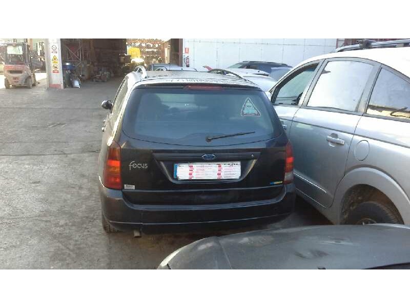 ford focus berlina (cak) del año 2001