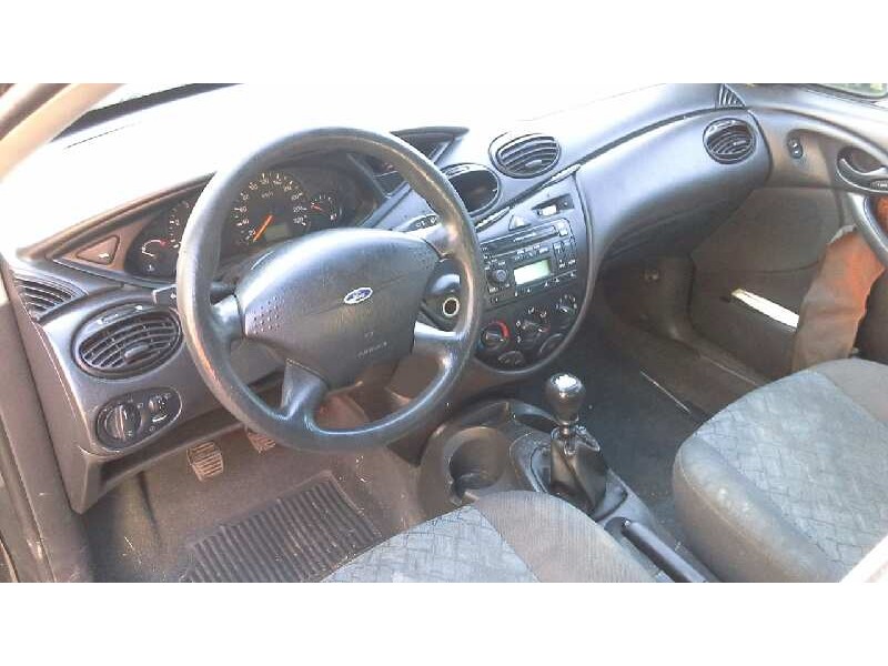ford focus berlina (cak) del año 2001