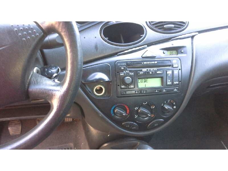 ford focus berlina (cak) del año 2001