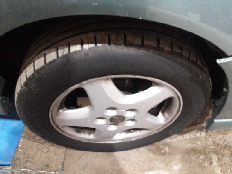 nissan almera tino (v10m) del año 2001