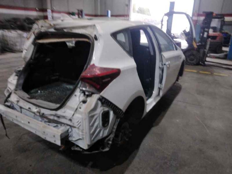 toyota auris del año 2015