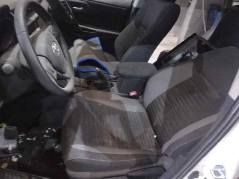 toyota auris del año 2015