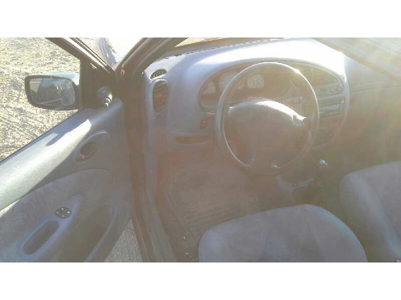 ford fiesta berlina (dx) del año 1999