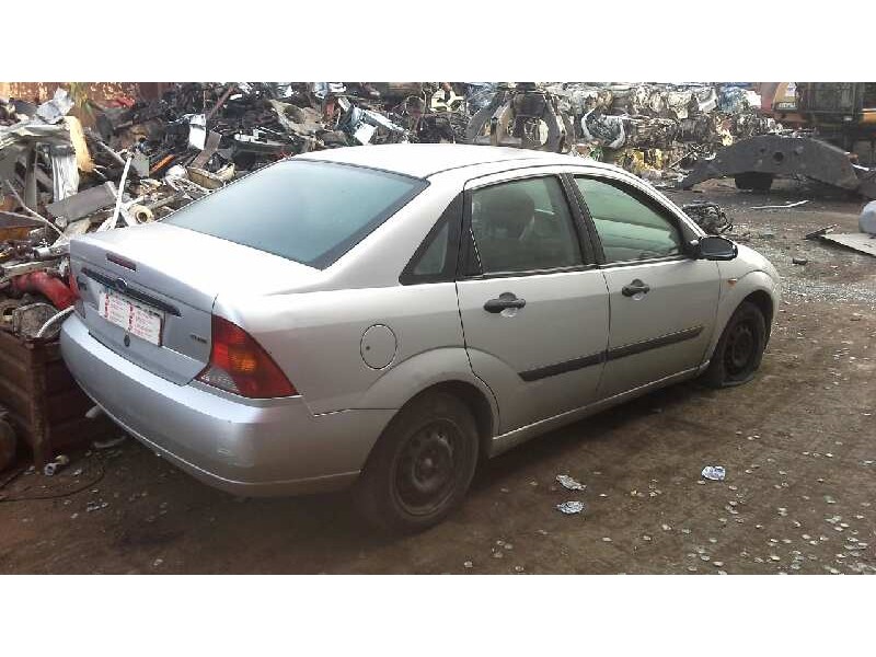 ford focus berlina (cak) del año 2001