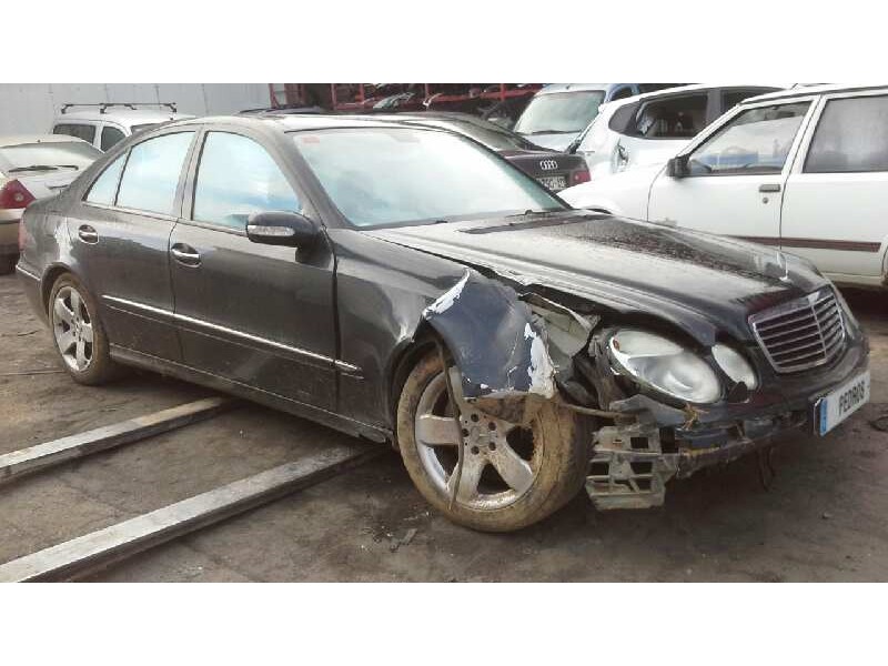 mercedes-benz clase e (w211) berlina del año 2004