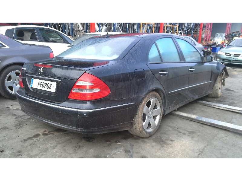 mercedes-benz clase e (w211) berlina del año 2004