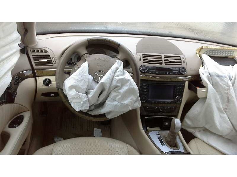 mercedes-benz clase e (w211) berlina del año 2004