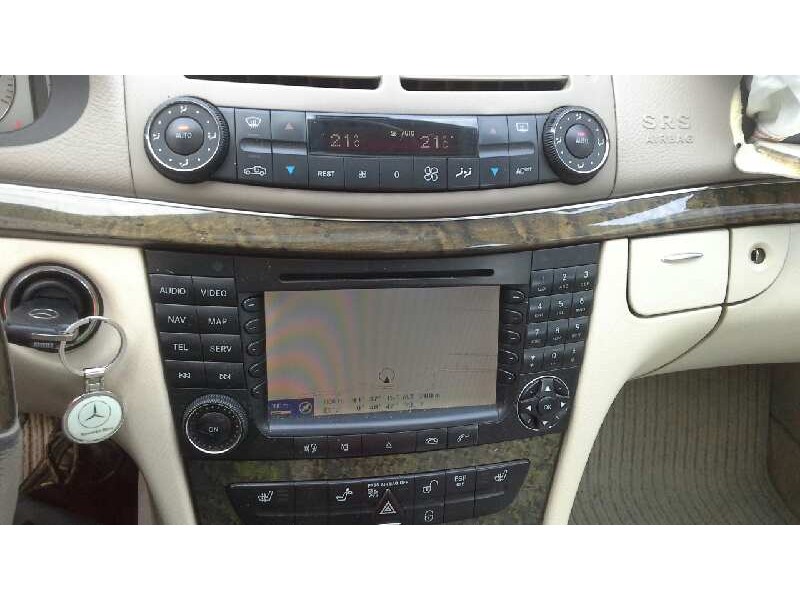 mercedes-benz clase e (w211) berlina del año 2004