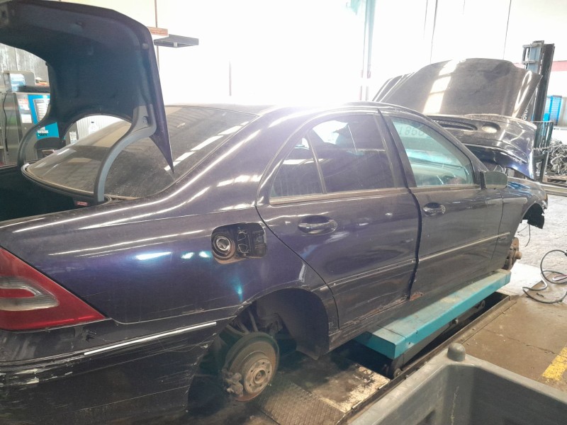 mercedes-benz clase c (w203) del año 2004