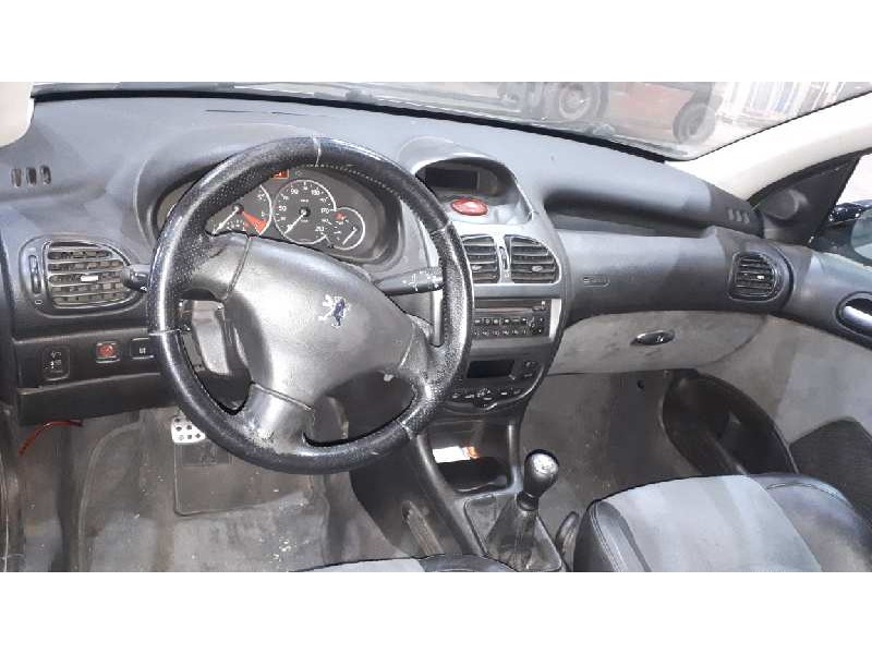 peugeot 206 berlina del año 2003