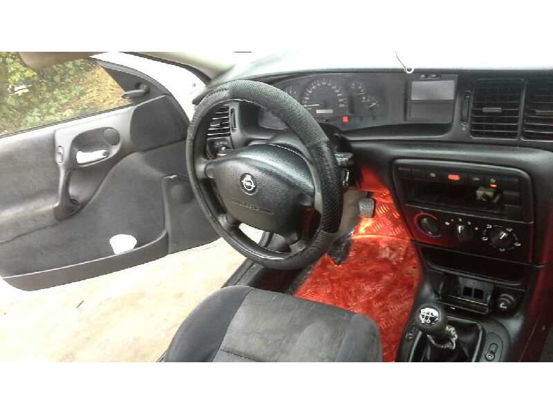 opel vectra b berlina del año 1999