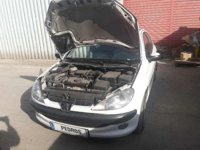 peugeot 206 berlina del año 2000