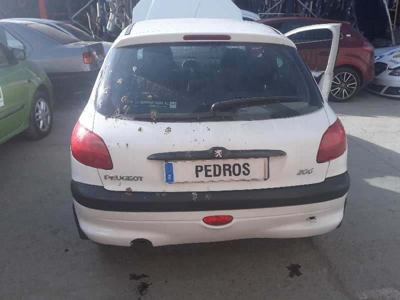 peugeot 206 berlina del año 2000