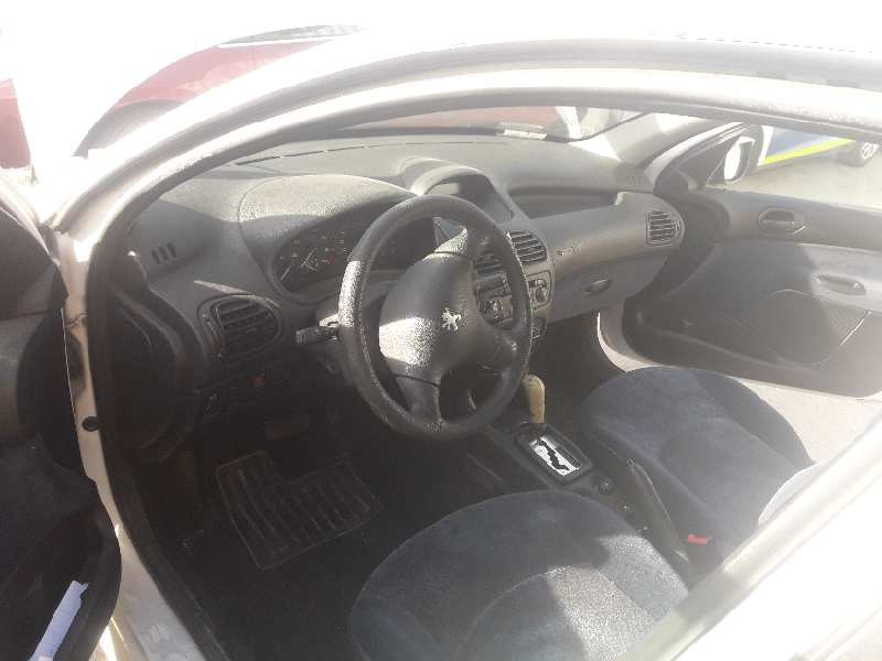 peugeot 206 berlina del año 2000