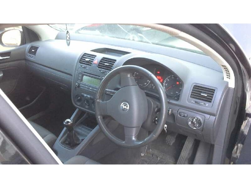 volkswagen golf v berlina (1k1) del año 2004