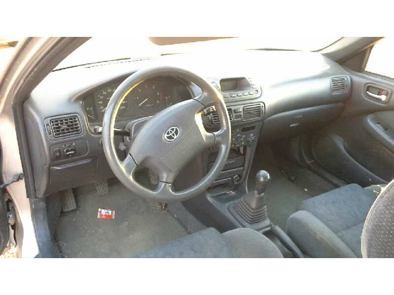 toyota corolla (e11) del año 2000