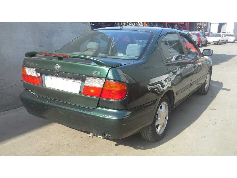 nissan primera berlina (p11) del año 1998