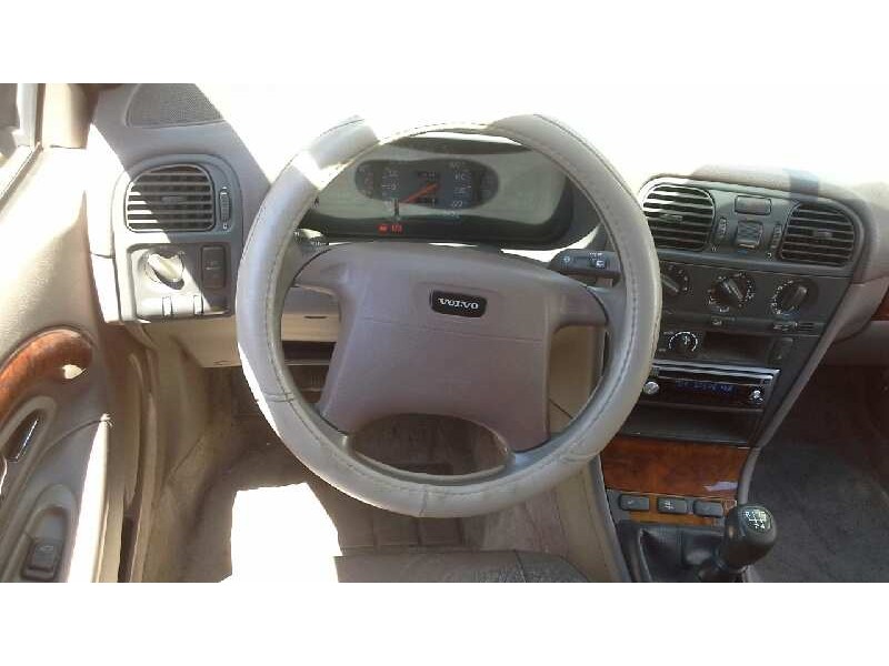 volvo v40 familiar del año 1996