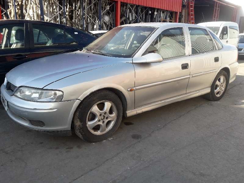 opel vectra b berlina del año 1999