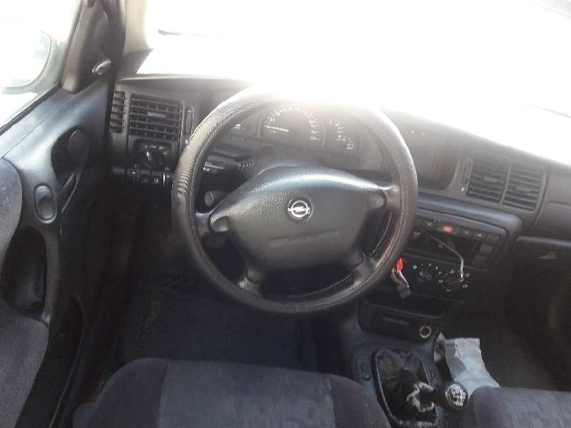 opel vectra b berlina del año 1999