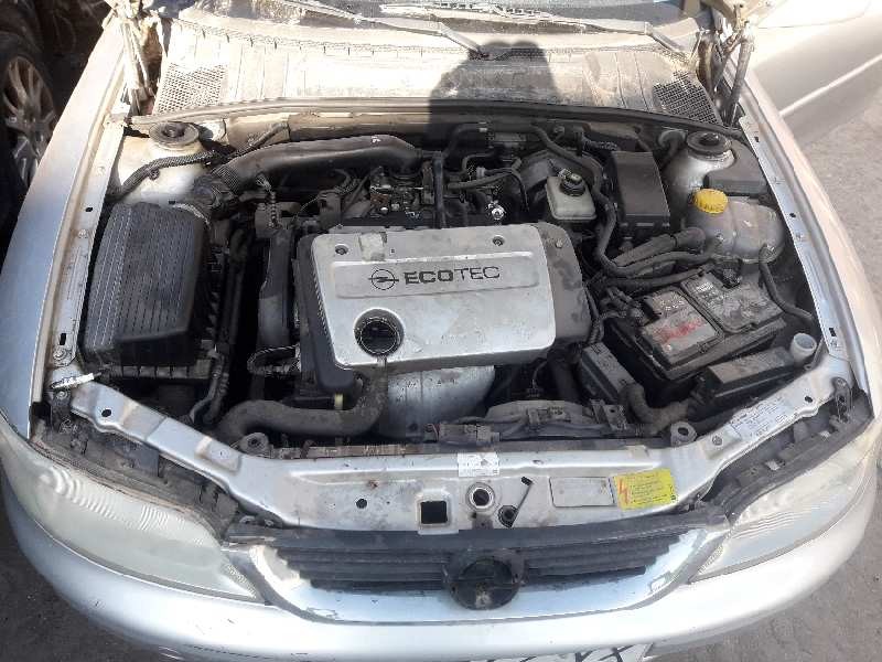 opel vectra b berlina del año 1999