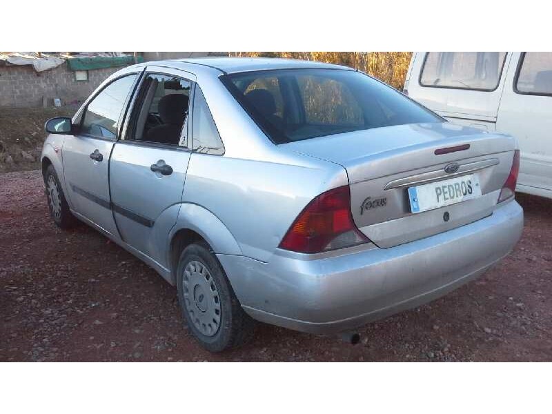 ford focus berlina (cak) del año 2000