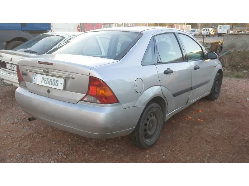 ford focus berlina (cak) del año 2000