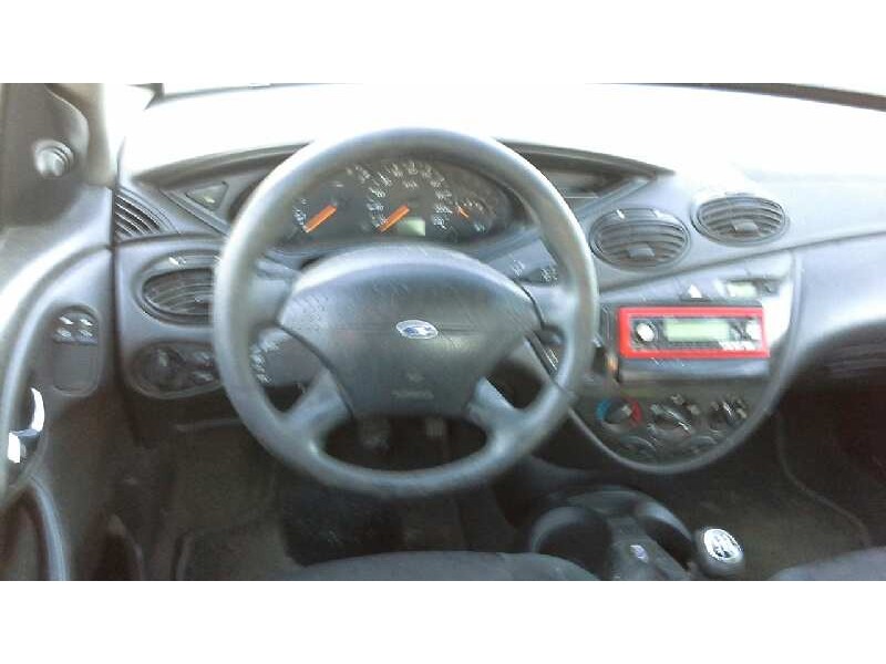 ford focus berlina (cak) del año 2000
