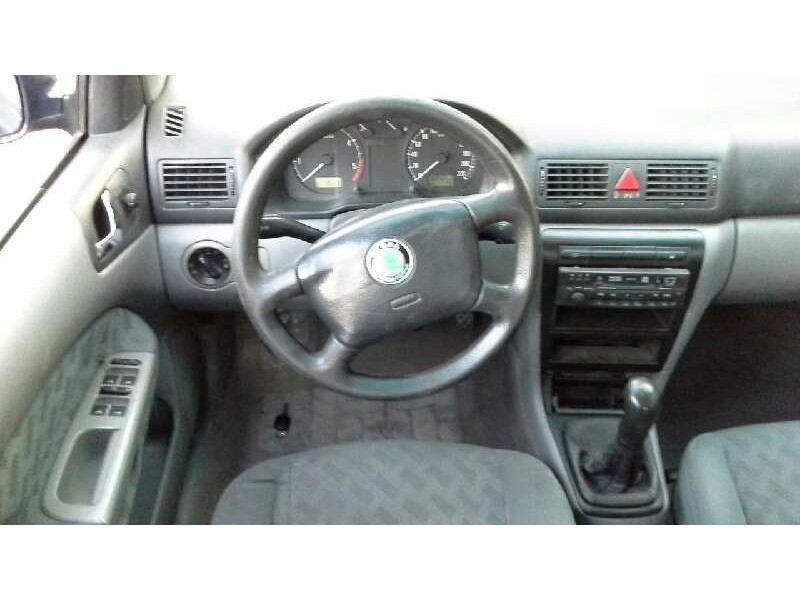 skoda octavia berlina (1u2) del año 1999
