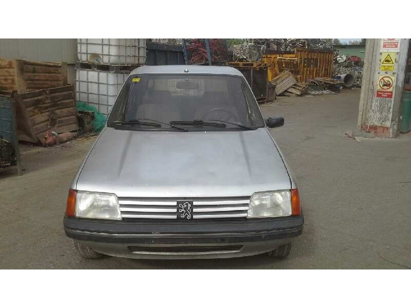 peugeot 205 berlina del año 1986