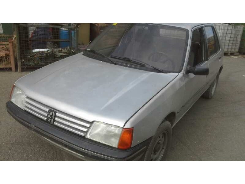 peugeot 205 berlina del año 1986