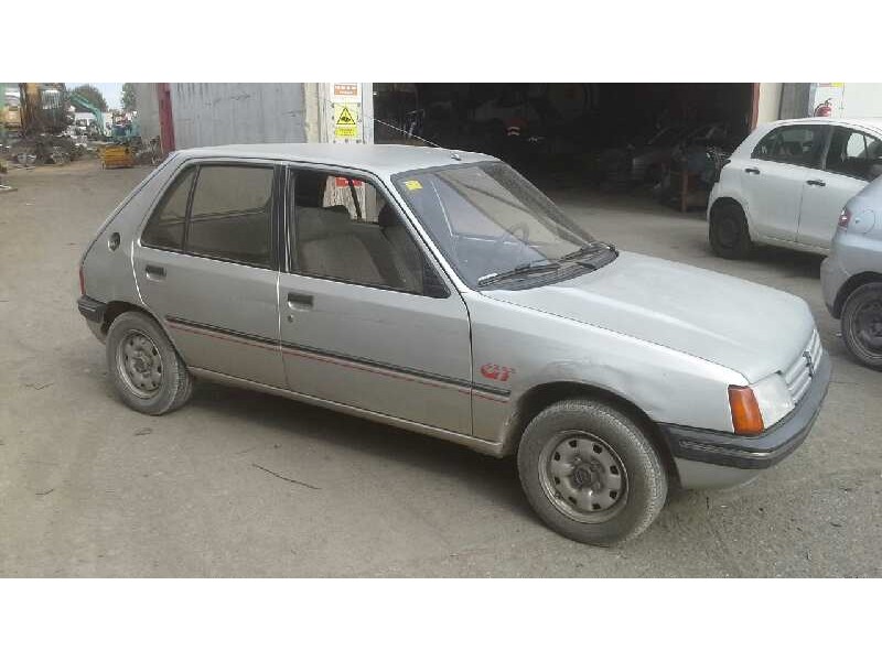 peugeot 205 berlina del año 1986