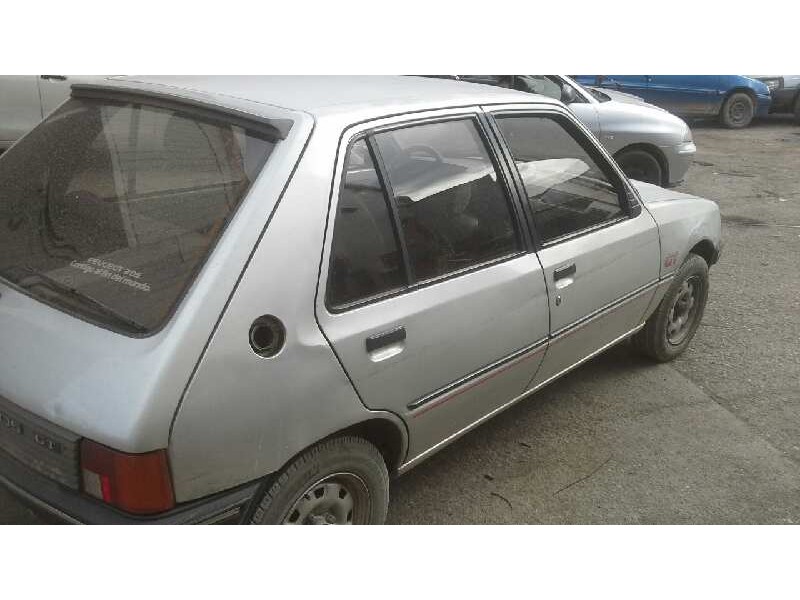peugeot 205 berlina del año 1986