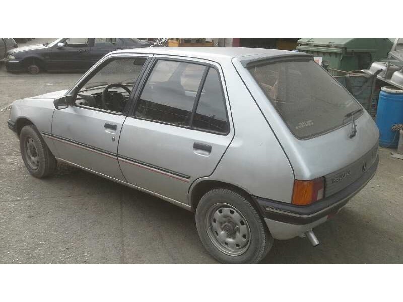 peugeot 205 berlina del año 1986