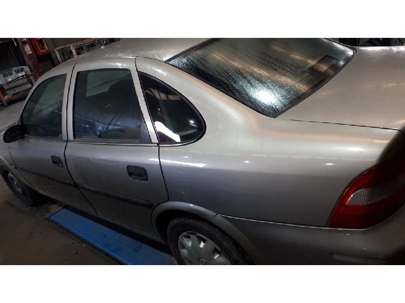 opel vectra b berlina del año 1997