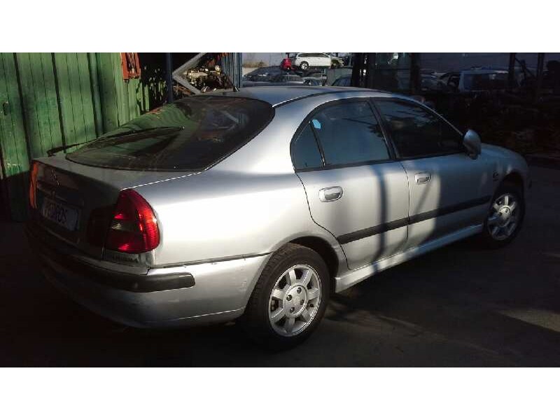 mitsubishi carisma berlina 5 (da0) del año 2000