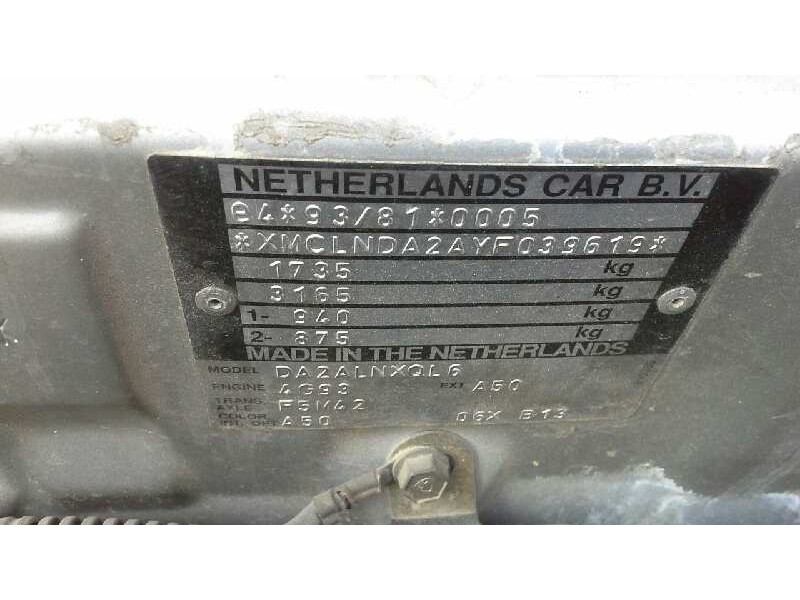 mitsubishi carisma berlina 5 (da0) del año 2000