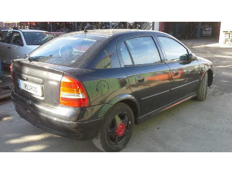 opel astra g berlina del año 2000