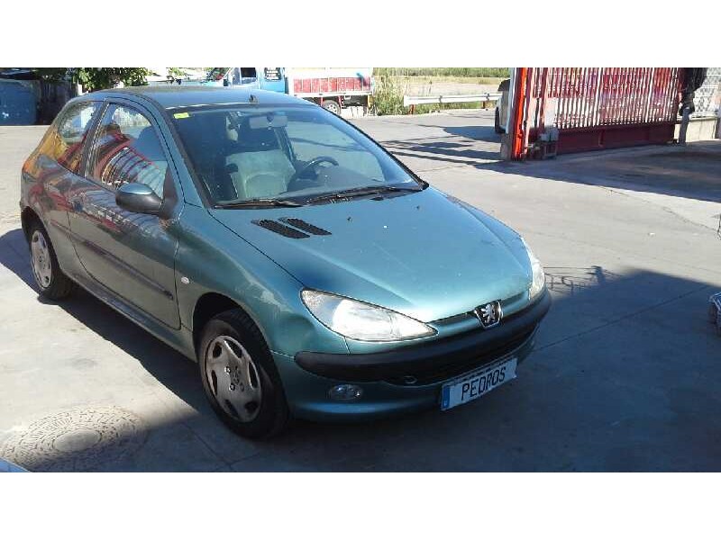 peugeot 206 berlina del año 2000