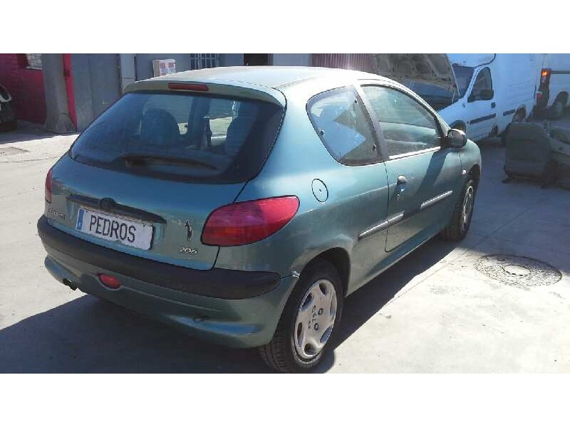 peugeot 206 berlina del año 2000