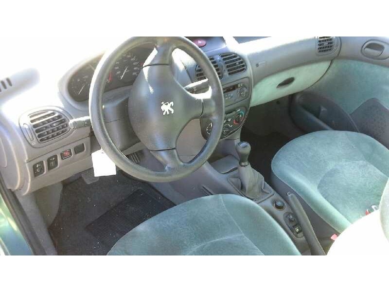 peugeot 206 berlina del año 2000