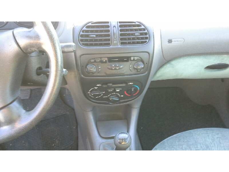 peugeot 206 berlina del año 2000