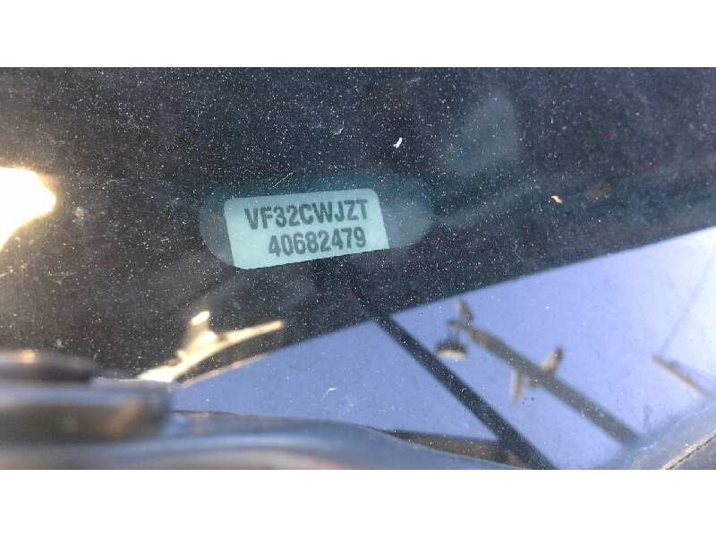 peugeot 206 berlina del año 2000