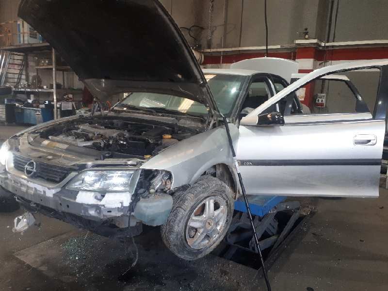 opel vectra b berlina del año 1996