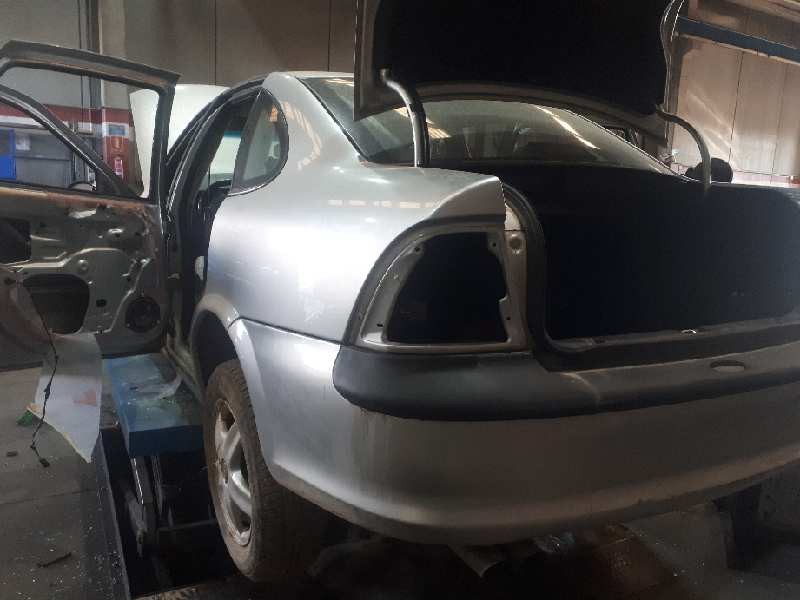 opel vectra b berlina del año 1996