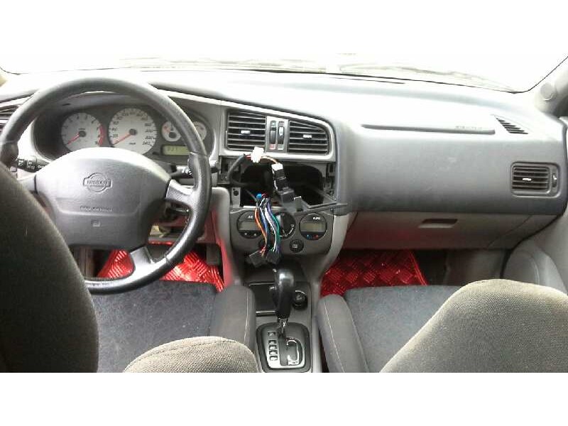 nissan primera berlina (p11) del año 2000