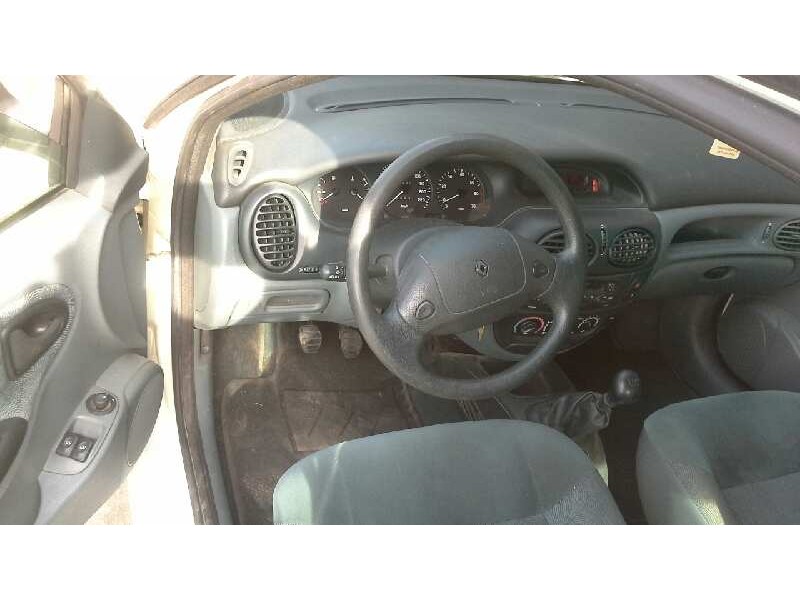 renault megane i berlina hatchback (ba0) del año 1996
