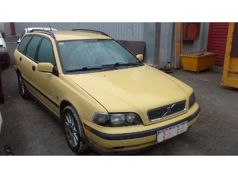 volvo v40 familiar del año 2000