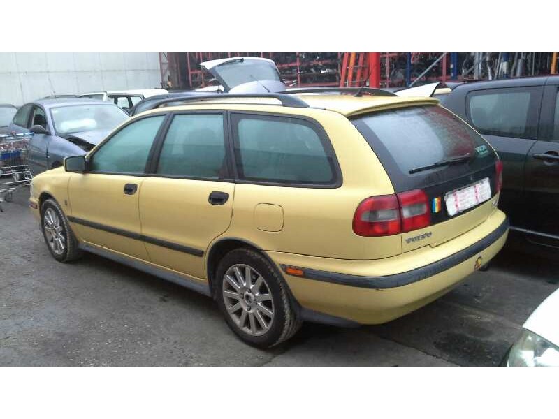 volvo v40 familiar del año 2000