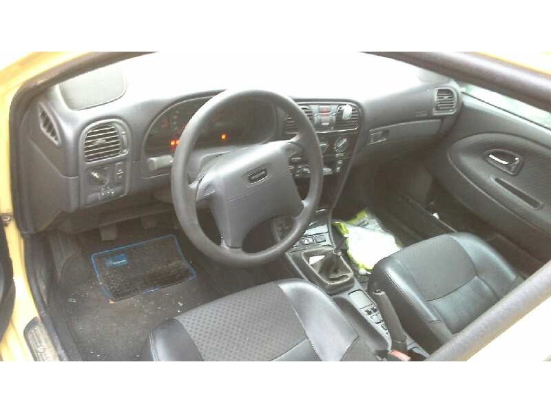 volvo v40 familiar del año 2000